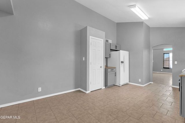 10432 Valle Koki Drive, Socorro, TX 79927