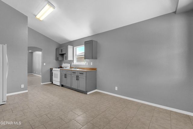 10432 Valle Koki Drive, Socorro, TX 79927