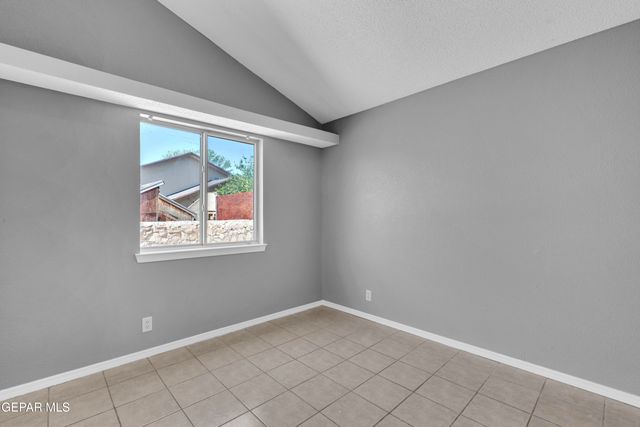 10432 Valle Koki Drive, Socorro, TX 79927