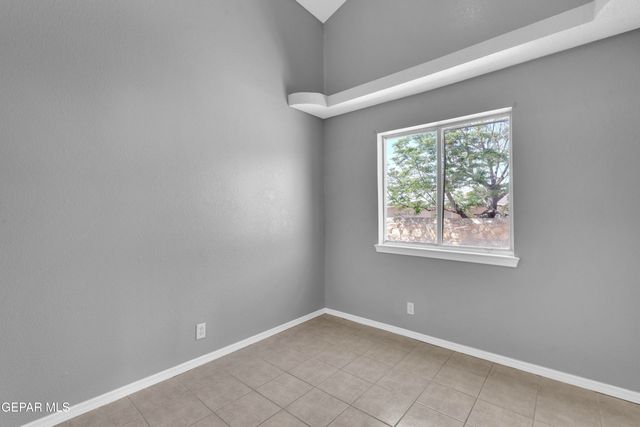 10432 Valle Koki Drive, Socorro, TX 79927