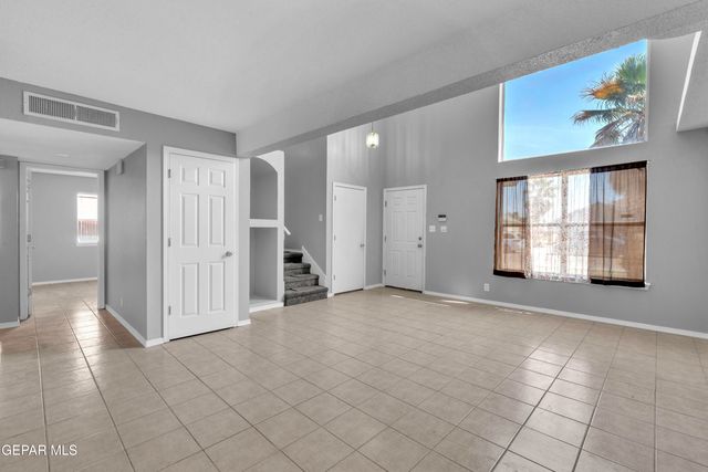 10432 Valle Koki Drive, Socorro, TX 79927