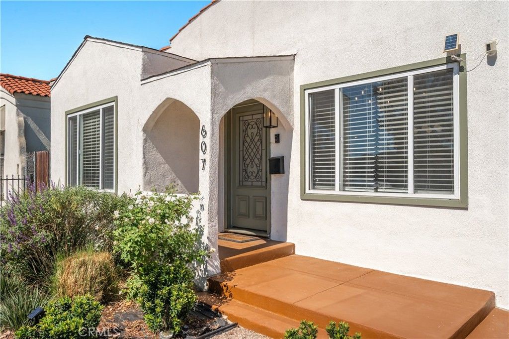 607 W 111th Place, Los Angeles, CA 90044 — photo 2