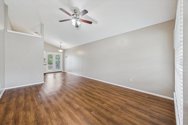 1015 E Yager LN 64, Austin, TX 78753