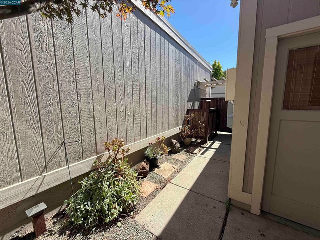 6451 Parklane Plz, Martinez, CA 94553
