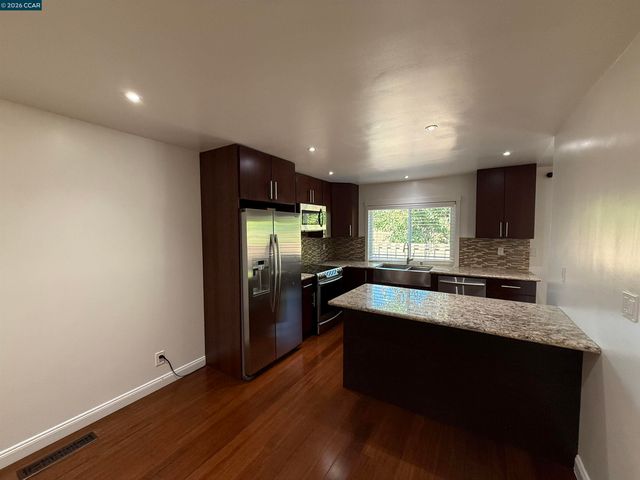 6451 Parklane Plz, Martinez, CA 94553