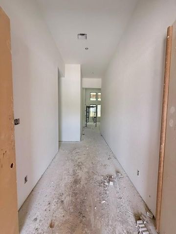 323 Louvenia Court, Pinehurst, TX 77362