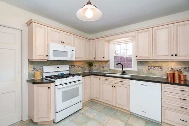 1000 SELMA BLVD, Staunton, VA 24401