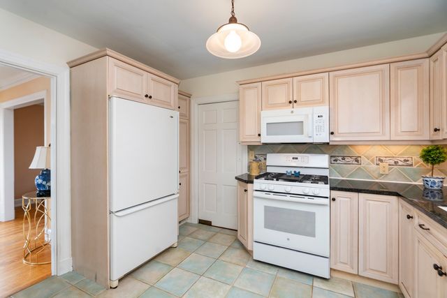 1000 SELMA BLVD, Staunton, VA 24401