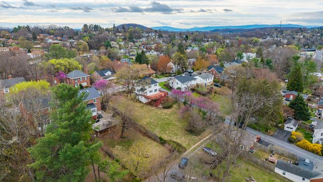 1000 SELMA BLVD, Staunton, VA 24401