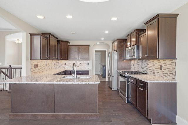 4801 BREAKERS CT, Columbia, MO 65203