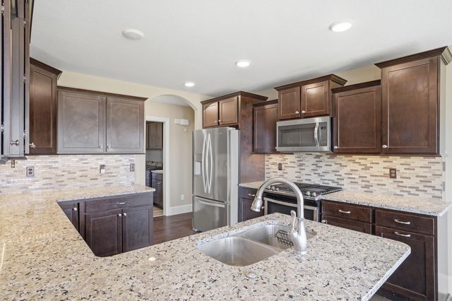 4801 BREAKERS CT, Columbia, MO 65203