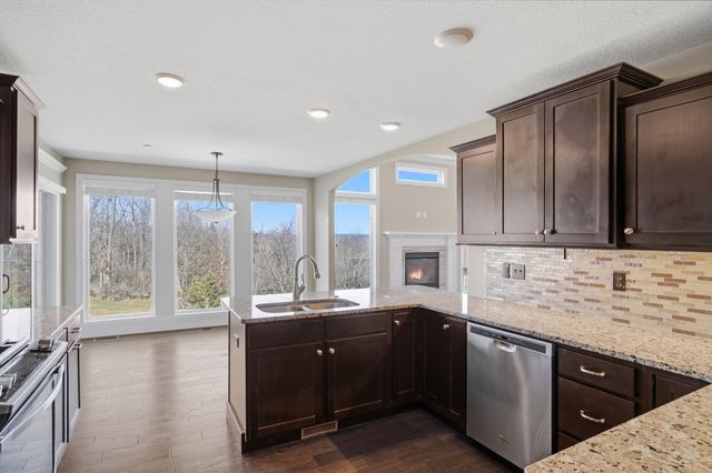 4801 BREAKERS CT, Columbia, MO 65203