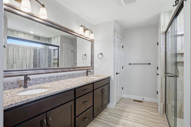 4801 BREAKERS CT, Columbia, MO 65203