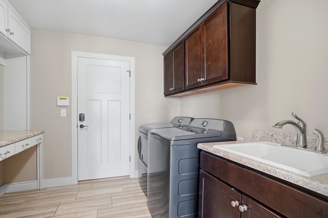 4801 BREAKERS CT, Columbia, MO 65203