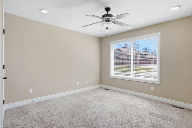 4801 BREAKERS CT, Columbia, MO 65203