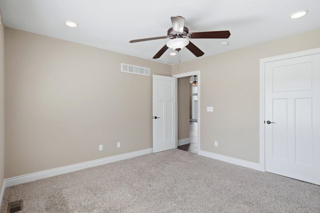 4801 BREAKERS CT, Columbia, MO 65203