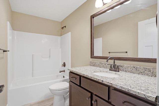 4801 BREAKERS CT, Columbia, MO 65203