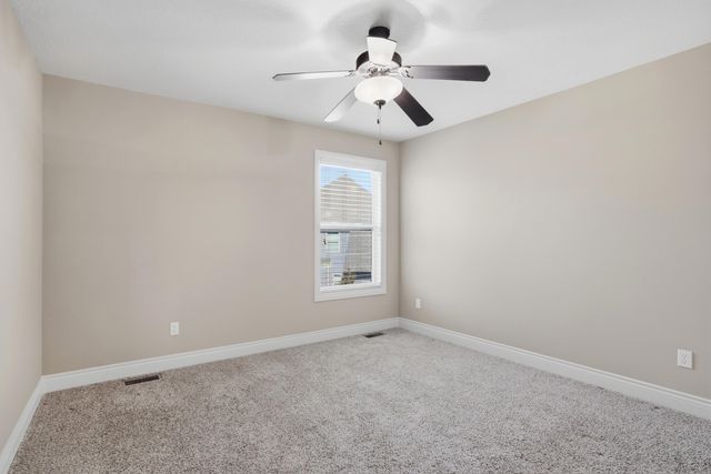 4801 BREAKERS CT, Columbia, MO 65203