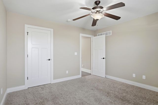 4801 BREAKERS CT, Columbia, MO 65203