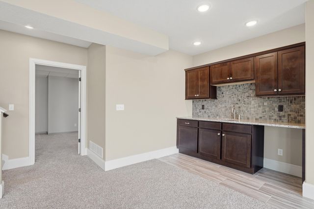 4801 BREAKERS CT, Columbia, MO 65203