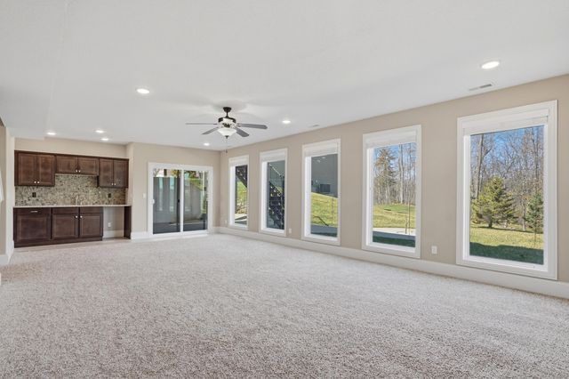 4801 BREAKERS CT, Columbia, MO 65203