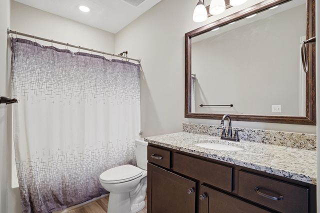 4801 BREAKERS CT, Columbia, MO 65203