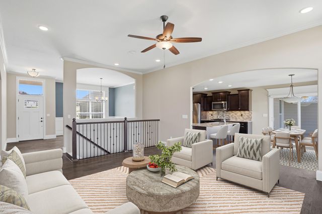 4801 BREAKERS CT, Columbia, MO 65203