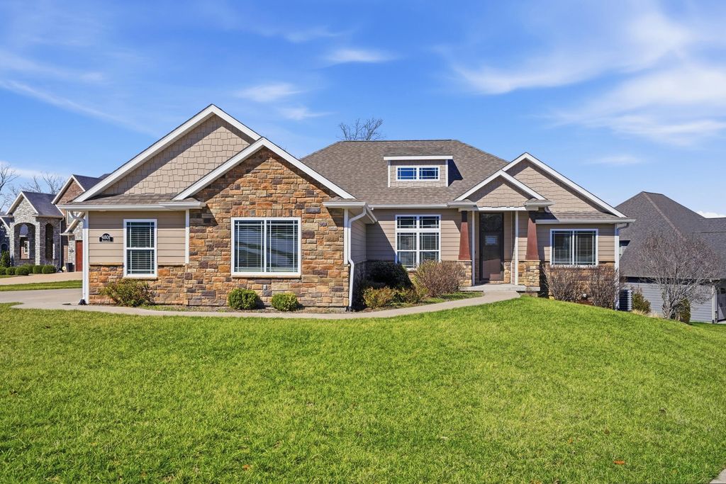 4801 BREAKERS CT, Columbia, MO 65203