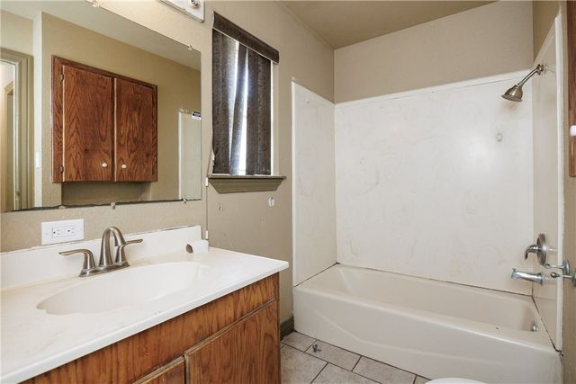 4506 White Oak Dr, Corpus Christi, TX 78410