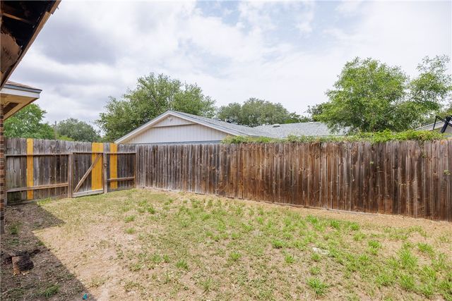 4506 White Oak Dr, Corpus Christi, TX 78410