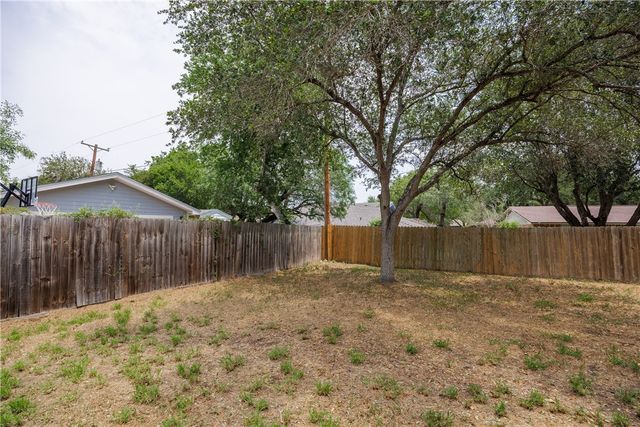 4506 White Oak Dr, Corpus Christi, TX 78410