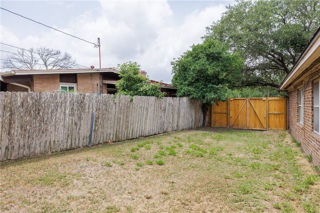 4506 White Oak Dr, Corpus Christi, TX 78410