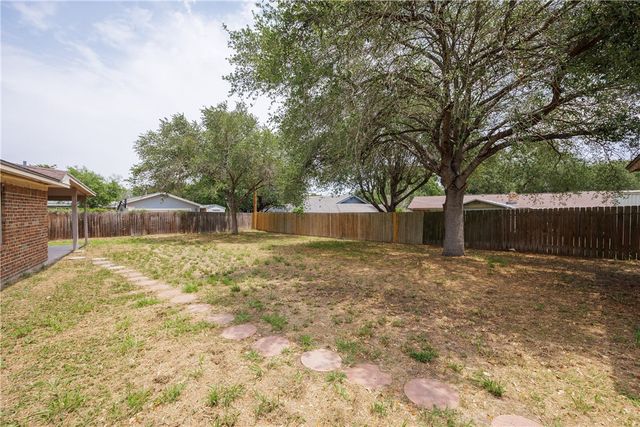 4506 White Oak Dr, Corpus Christi, TX 78410
