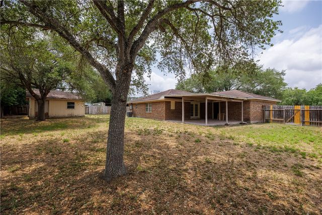4506 White Oak Dr, Corpus Christi, TX 78410