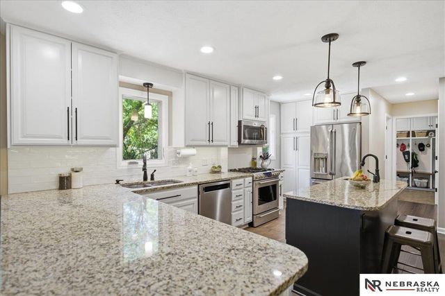 568 S 159th Avenue, Omaha, NE 68118