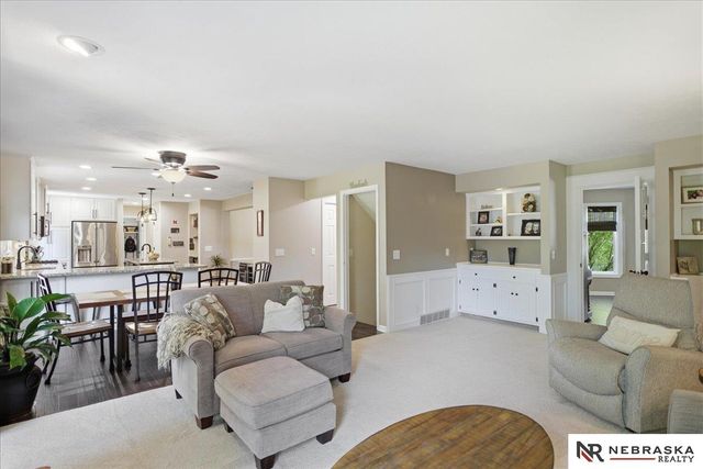 568 S 159th Avenue, Omaha, NE 68118