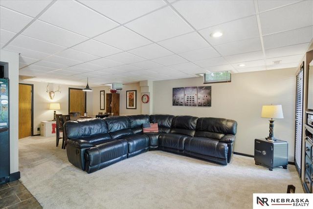 568 S 159th Avenue, Omaha, NE 68118