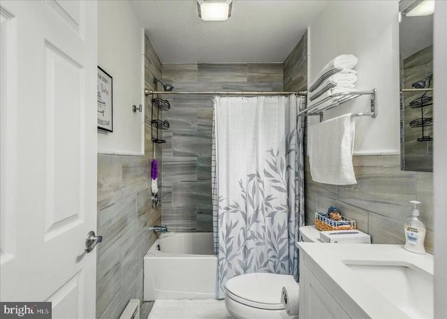 9407 JUNIPER DR, Tobyhanna, PA 18466