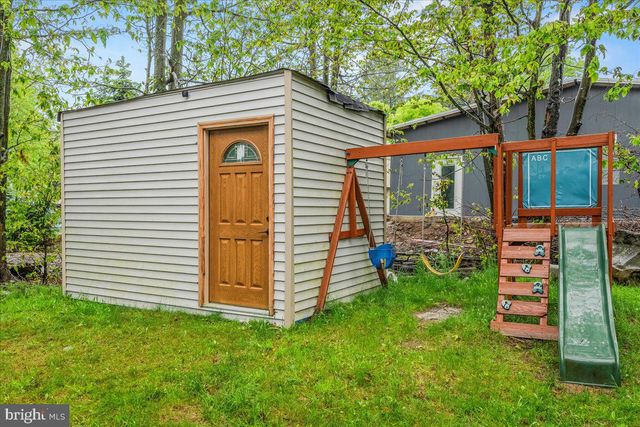 9407 JUNIPER DR, Tobyhanna, PA 18466