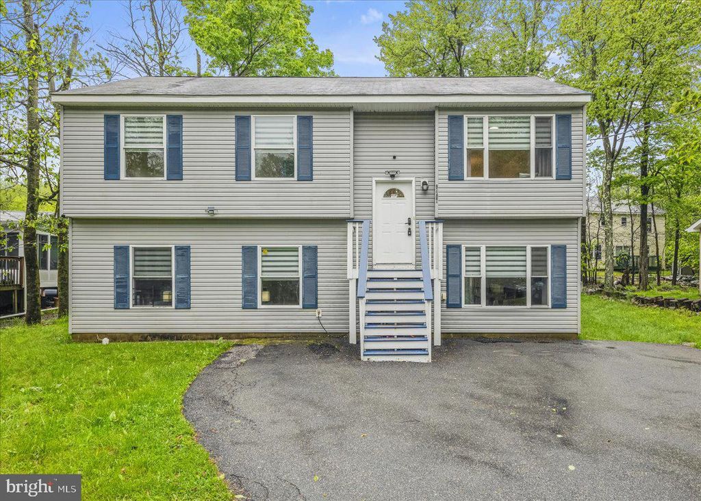 9407 JUNIPER DR, Tobyhanna, PA 18466