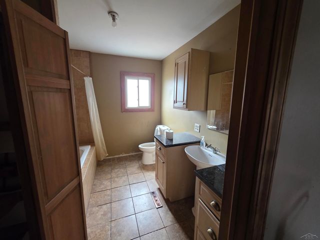 2418 Wetters Road, Bay City, MI 48708