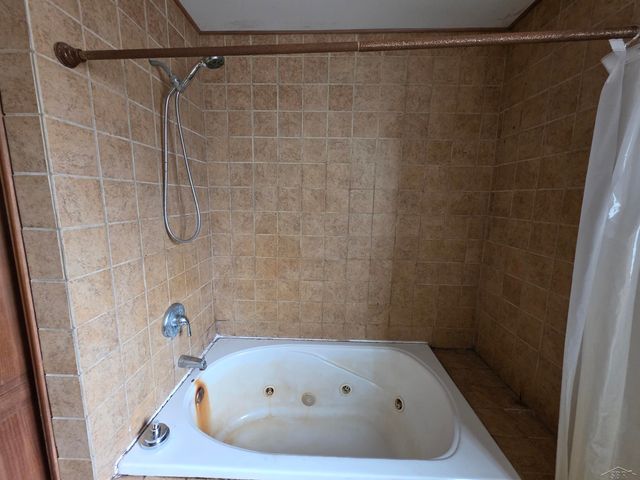 2418 Wetters Road, Bay City, MI 48708