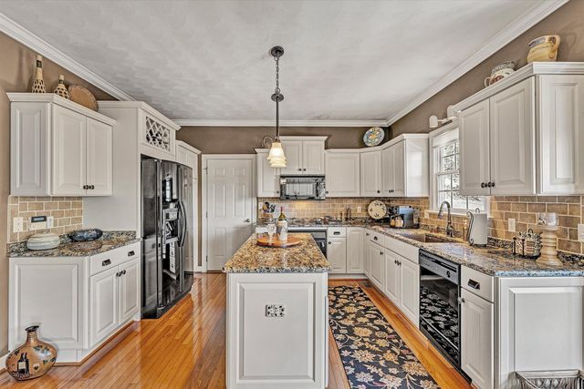 5852 Salisbury DR, Roanoke, VA 24018