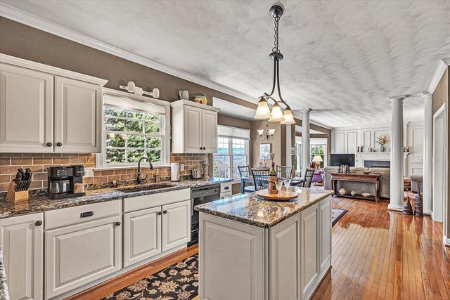 5852 Salisbury DR, Roanoke, VA 24018