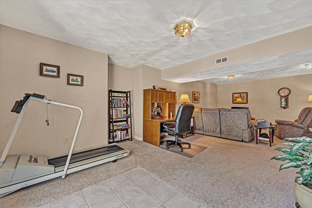 5852 Salisbury DR, Roanoke, VA 24018