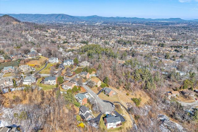 5852 Salisbury DR, Roanoke, VA 24018