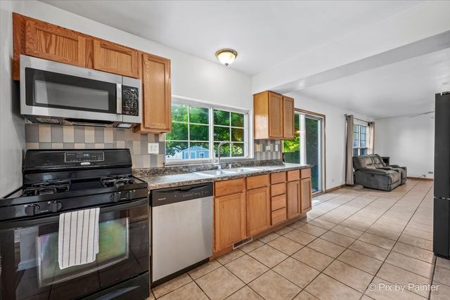 1755 Mission Hills Drive, Elgin, IL 60123