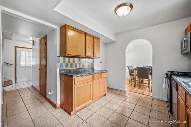 1755 Mission Hills Drive, Elgin, IL 60123