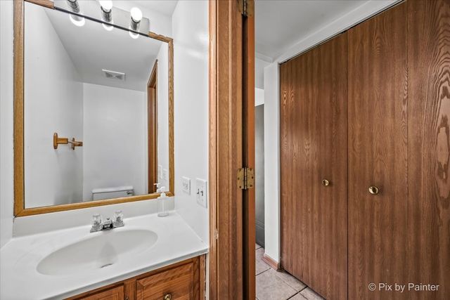 1755 Mission Hills Drive, Elgin, IL 60123