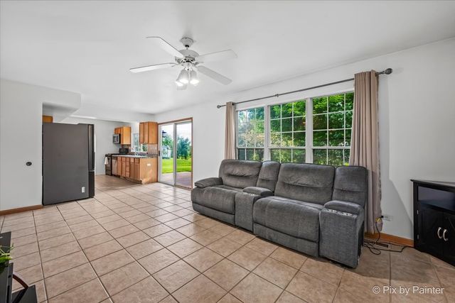 1755 Mission Hills Drive, Elgin, IL 60123
